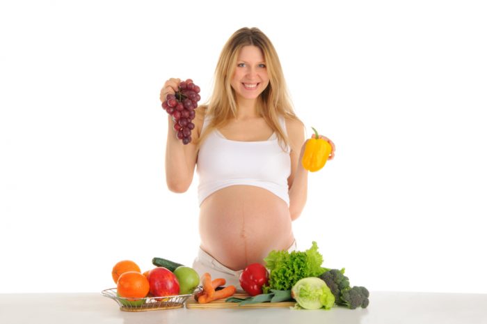 Tỉ lệ dinh dưỡng lý tưởng cho mẹ bầu là: 25% protein + 25% tinh bột + 50% rau củ quả.